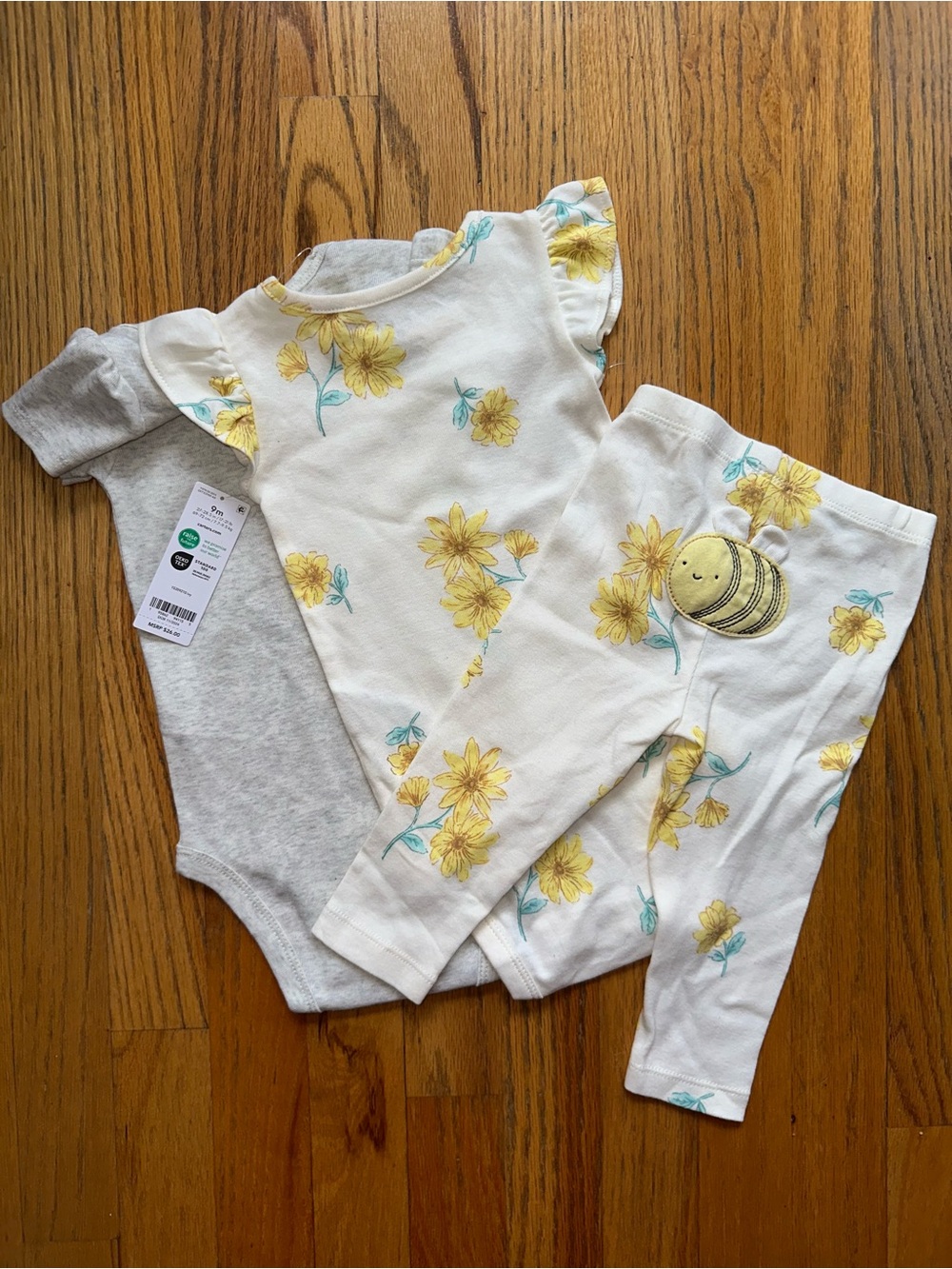 Carter's Baby Girl 3-piece set - Picture 6 of 7